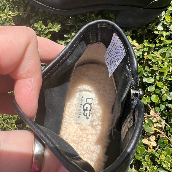 UGG Australia Womens Black Leather Ankle Boots Size 8 Booties 1.5" Heel Zip - Picture 10 of 13